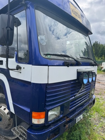 1405947-33 Volvo FL7 4x2 Extended Horse Transport – Space for 6 horses