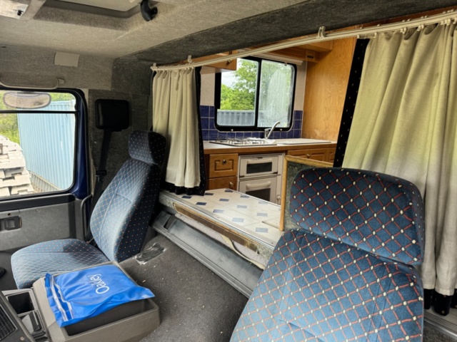 1405947-34 Volvo FL7 4x2 Extended Horse Transport – Space for 6 horses