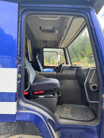 1405947-36 Volvo FL7 4x2 Extended Horse Transport – Space for 6 horses