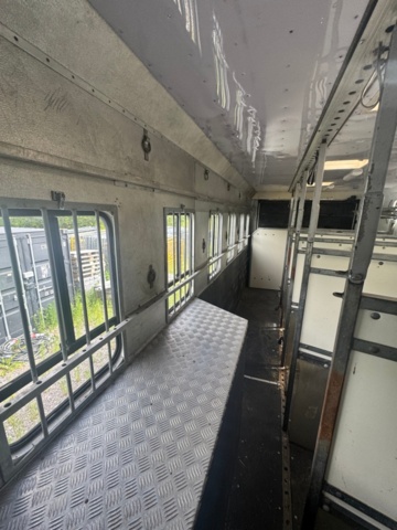 1405947-43 Volvo FL7 4x2 Extended Horse Transport – Space for 6 horses