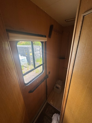 1405947-45 Volvo FL7 4x2 Extended Horse Transport – Space for 6 horses