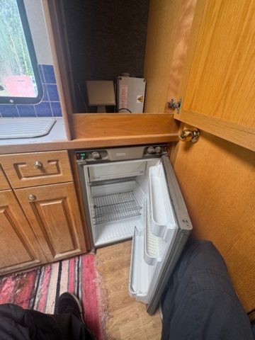 1405947-54 Volvo FL7 4x2 Extended Horse Transport – Space for 6 horses