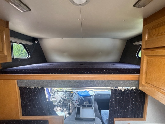 1405947-59 Volvo FL7 4x2 Extended Horse Transport – Space for 6 horses