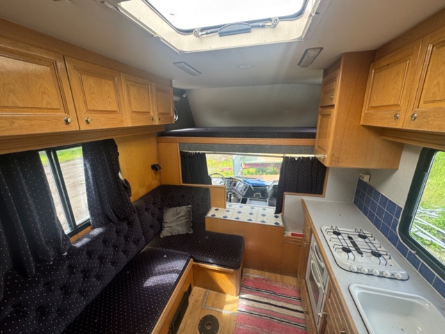1405947-60 Volvo FL7 4x2 Extended Horse Transport – Space for 6 horses