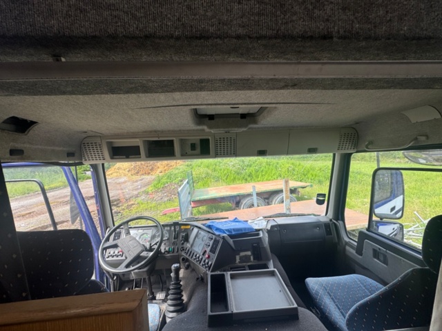 1405947-61 Volvo FL7 4x2 Extended Horse Transport – Space for 6 horses