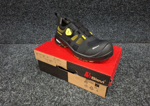 Image representing the auction - Sale of new safety shoes from Sievi, Jalas and others.