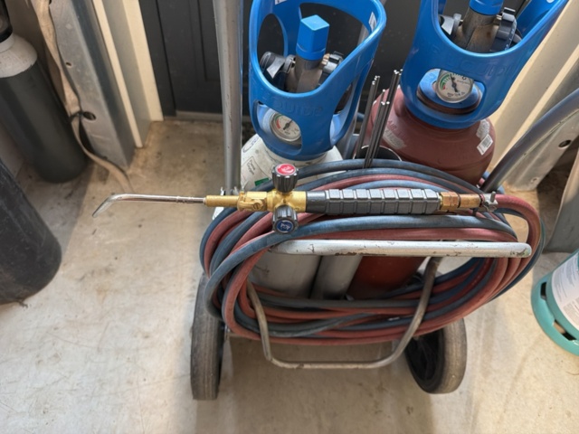 1516135-2 Gassvetsvagn med tillbehör