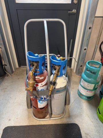 1516135-3 Gassvetsvagn med tillbehör