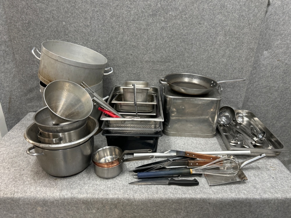 1545860-2 Kitchen equipment - pots, pans, frying pans and various kitchen utensils