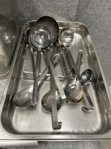 1545860-6 Köksutrustning - kastruller, bleck, stekpanna och diverse köksredskap