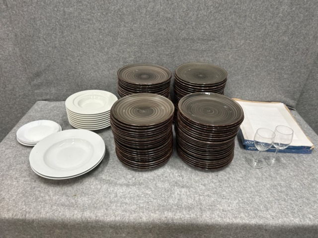 1545863-2 Parti med porslin – Tallrikar, koppar, glas - IKEA, Mega Gastronomi, Exxent