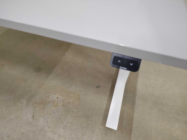 1553934-5 Höj- och sänkbart skrivbord med kontorsstol