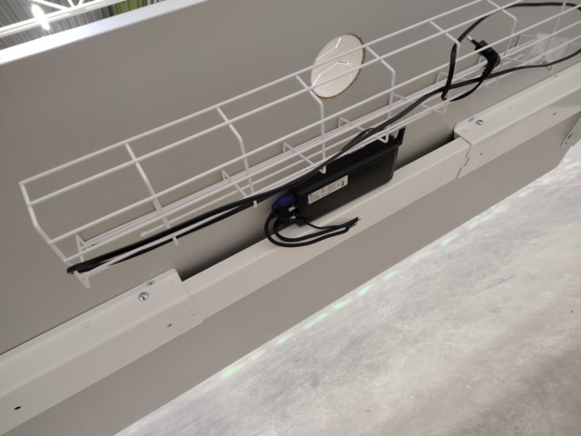 1553934-7 Höj- och sänkbart skrivbord med kontorsstol