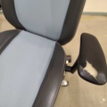 1553935-3 Höj- och sänkbart skrivbord med kontorsstol