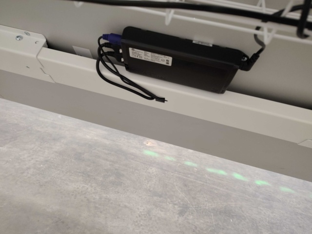 1553936-7 Höj- och sänkbart skrivbord med kontorsstol