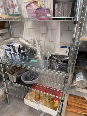 1532972-14 Kökshyllor med innehåll - Engångsförpackningar, förbrukningsmaterial, m.m.