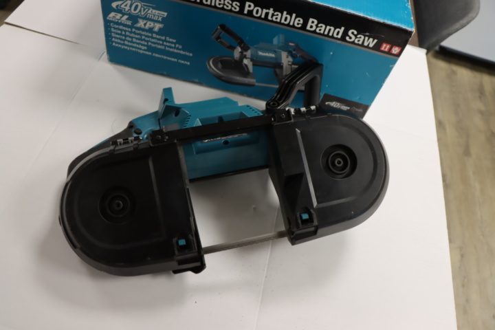 1296034-3 Batteridriven bandsåg - Makita PB002G