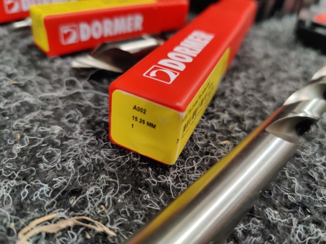 1554197-8 Drills, thread cutting, turning tool holders, etc.