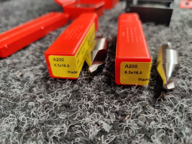 1554197-10 Drills, thread cutting, turning tool holders, etc.