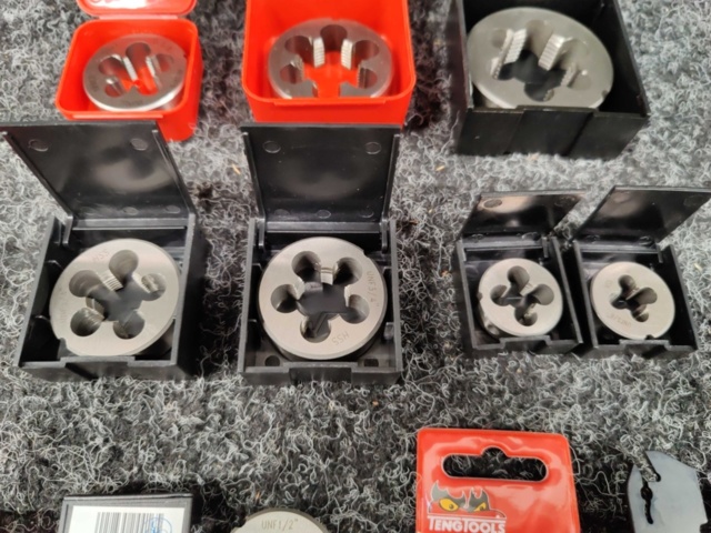 1554197-18 Drills, thread cutting, turning tool holders, etc.