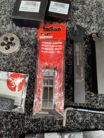 1554197-23 Drills, thread cutting, turning tool holders, etc.