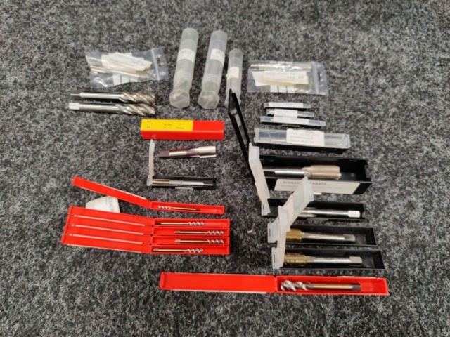1554198-1 Metric & inch taps
