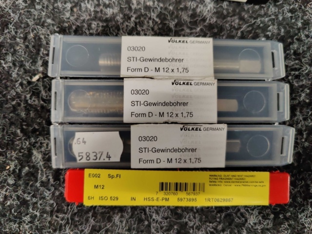 1554198-5 Metric & inch taps