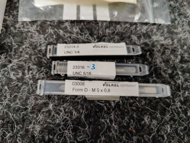 1554198-7 Metric & inch taps