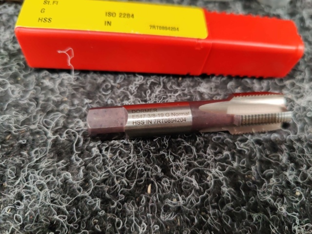 1554198-11 Metric & inch taps