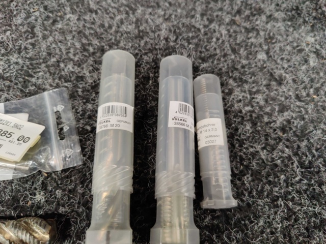 1554198-13 Metric & inch taps