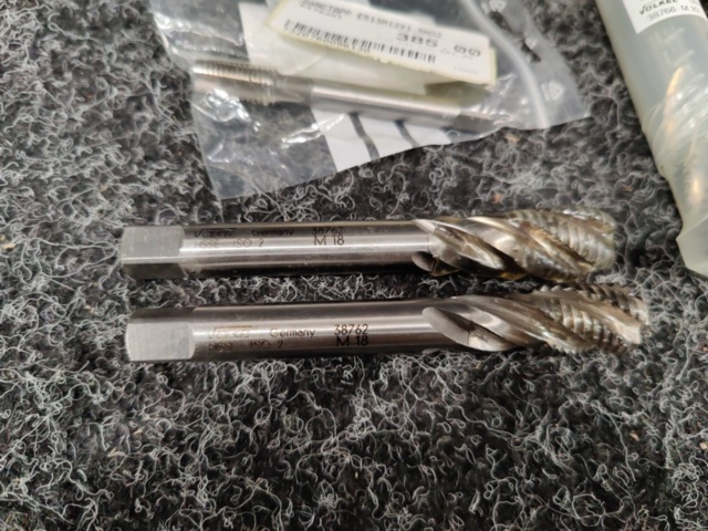 1554198-14 Metric & inch taps