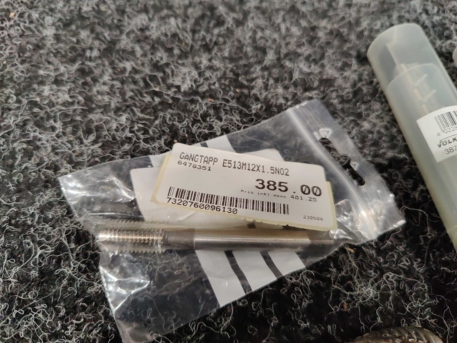1554198-15 Metric & inch taps