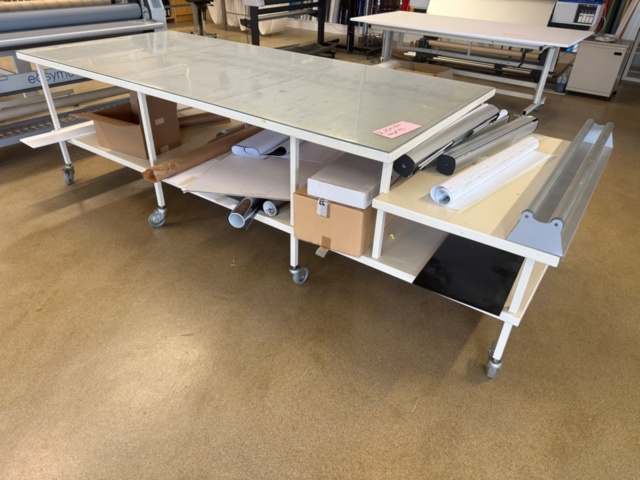 1554204-1 Work table with cutting mat