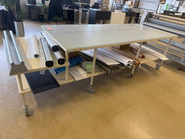 1554204-2 Work table with cutting mat