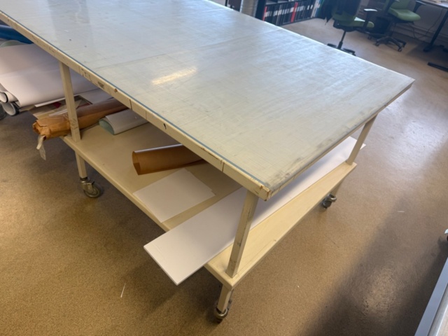 1554204-4 Work table with cutting mat