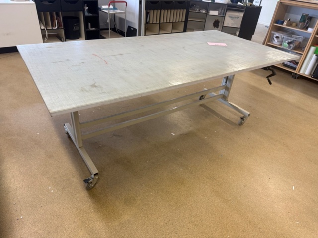 1554205-1 Work table with cutting mat