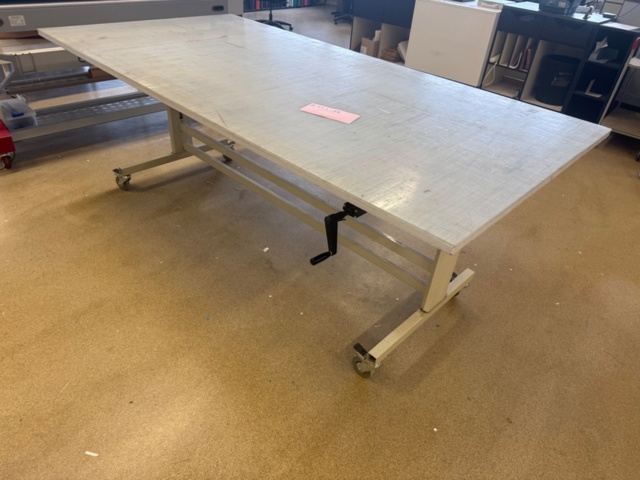 1554205-3 Work table with cutting mat
