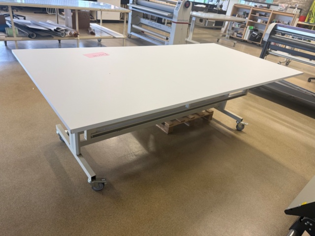 1554207-2 Work table