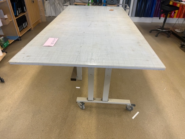 1554209-2 Work table with cutting mat
