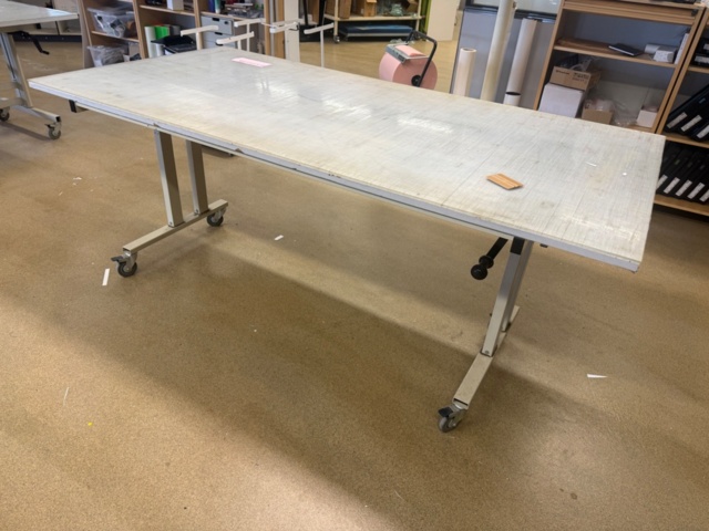 1554209-1 Work table with cutting mat