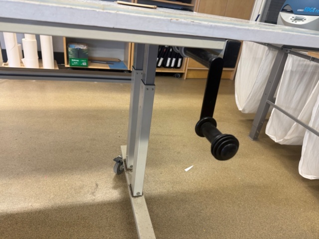 1554209-4 Work table with cutting mat