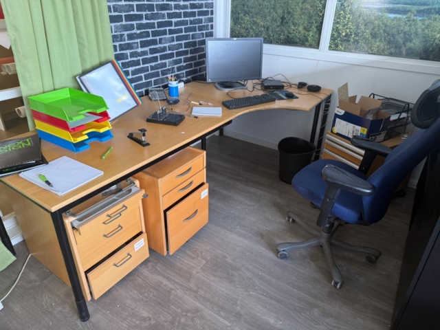 1554213-9 Office furniture