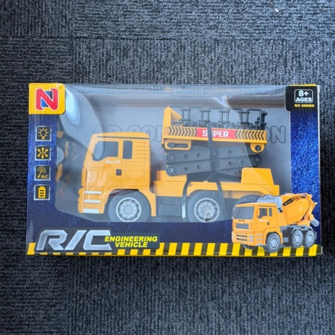 2 st Radiostyrda Arbetsfordon – Lastbil med lift - Fri frakt