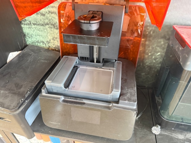 1554216-4 3D Printer Formlabs with accessories