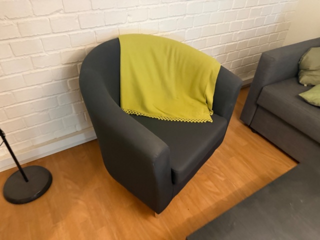 1554222-4 Sofa, Chairs & Table
