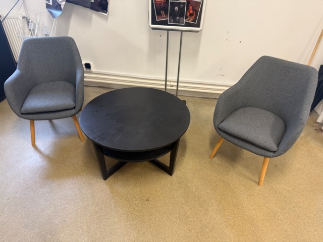 1554222-8 Sofa, Chairs & Table