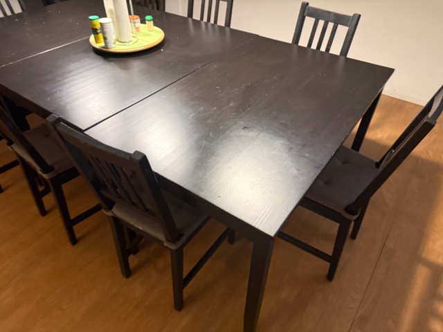 1554366-2 Tables & Chairs