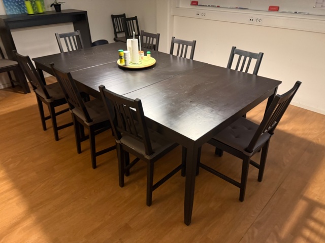 1554366-1 Tables & Chairs