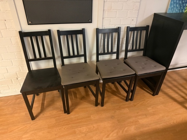 1554366-6 Tables & Chairs
