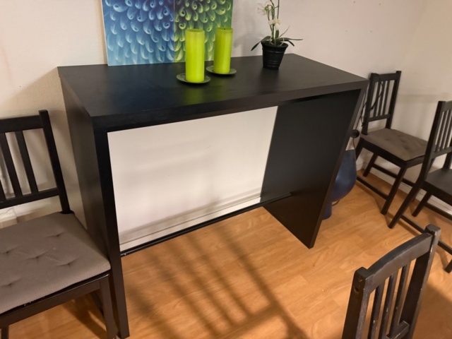 1554366-5 Tables & Chairs